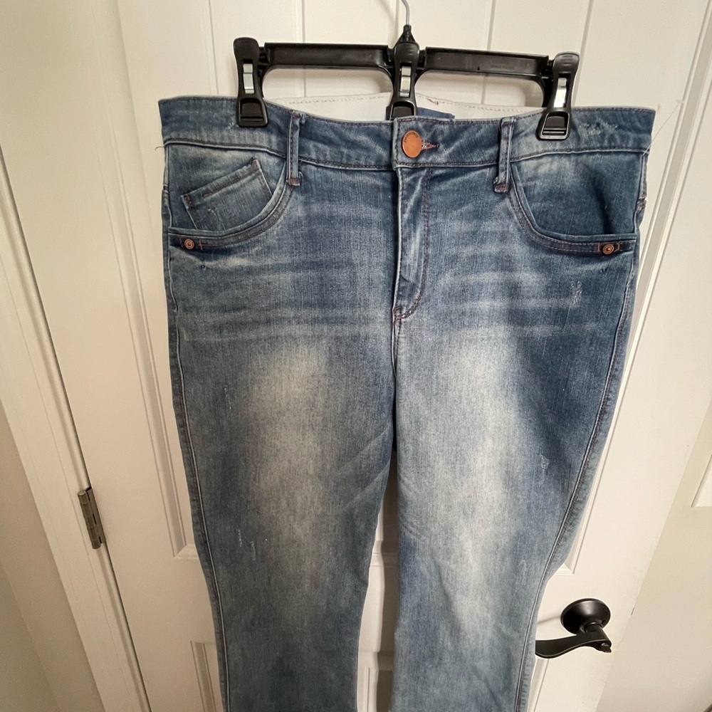 Democracy Jeans Ab Solution Sz 14
Strech Denim Double Layer Fray Hem
Kick Flare